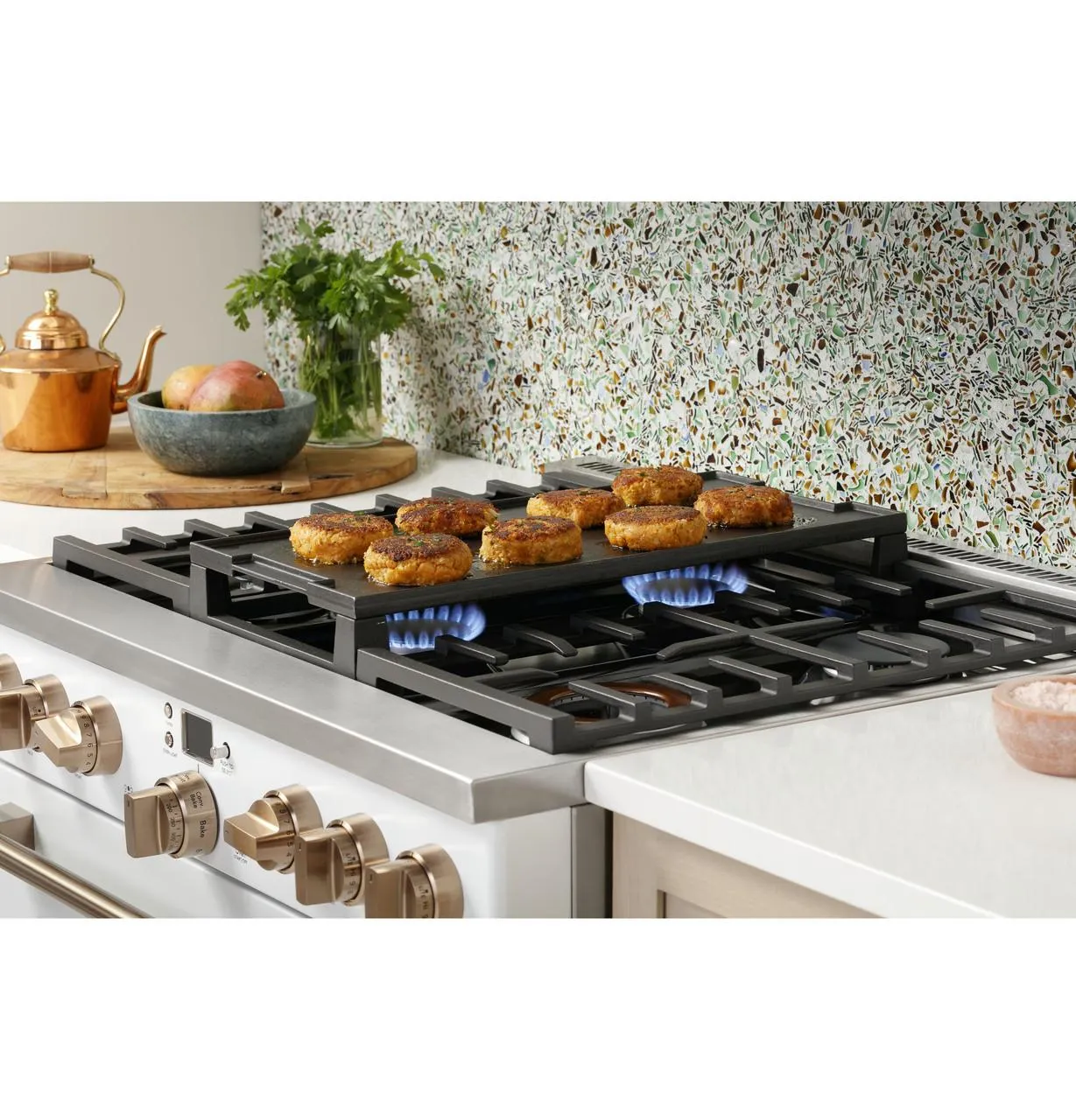 Cafe C2Y366P2TS1 Caf(eback)™ 36" Smart Dual-Fuel Commercial-Style Range with 6 Burners (Natural Gas)