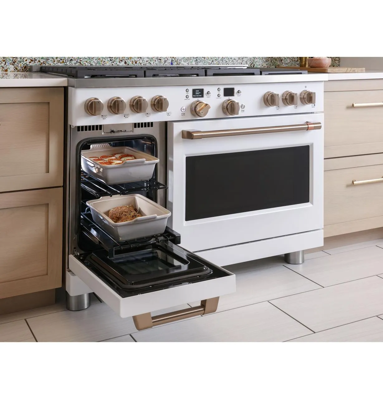 Cafe C2Y486P2TS1 Caf(eback)™ 48" Smart Dual-Fuel Commercial-Style Range with 6 Burners and Griddle (Natural Gas)