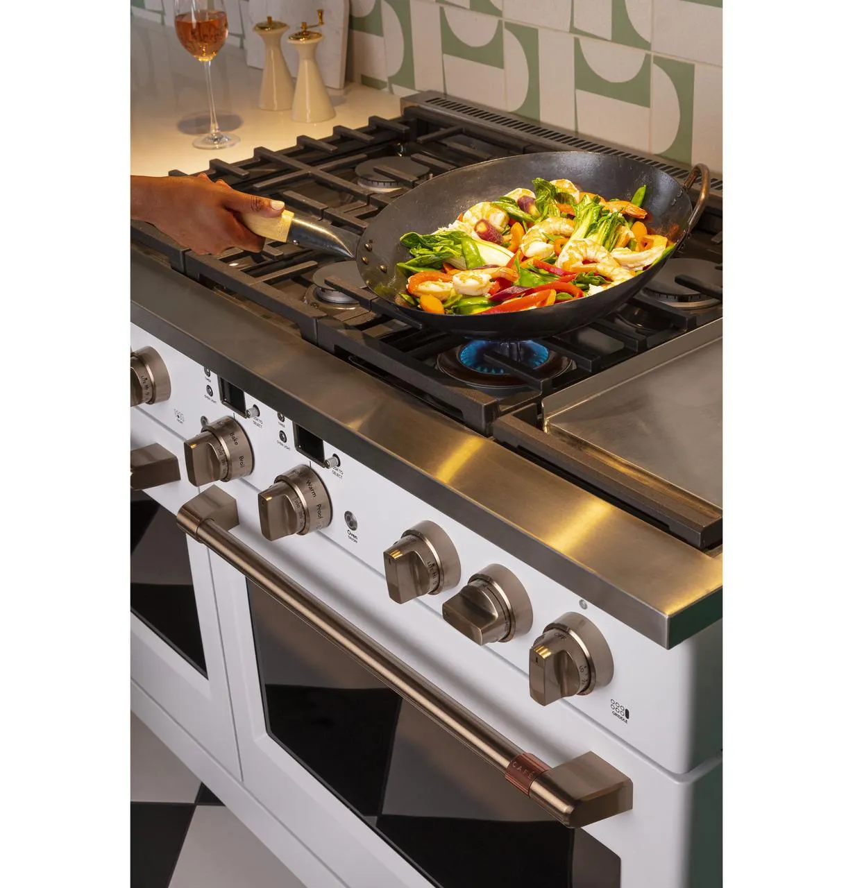 Cafe C2Y486P4TW2 Caf(eback)™ 48" Smart Dual-Fuel Commercial-Style Range with 6 Burners and Griddle (Natural Gas)