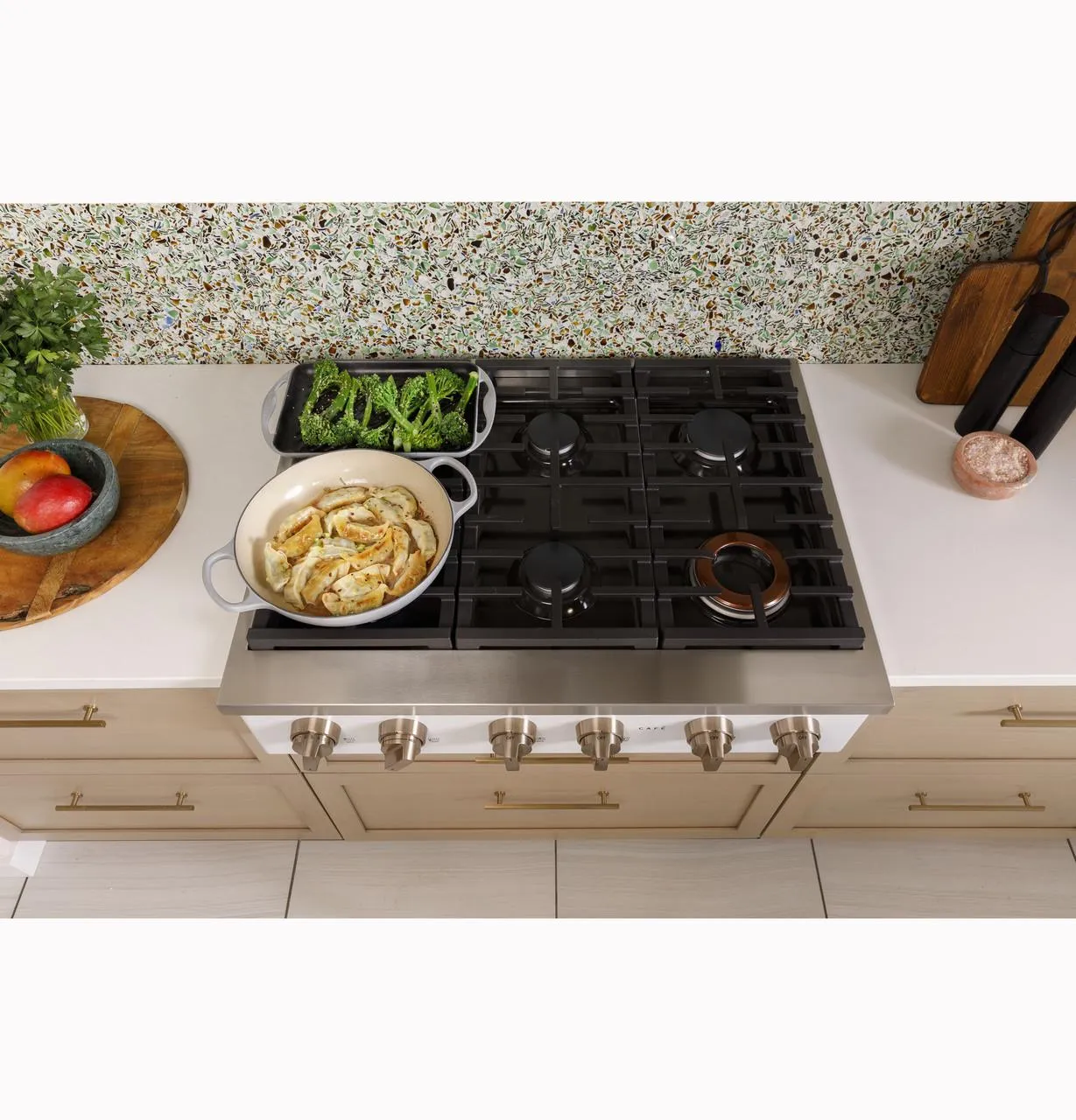 Cafe CGU366P4TW2 Caf(eback)™ 36" Commercial-Style Gas Rangetop with 6 Burners (Natural Gas)