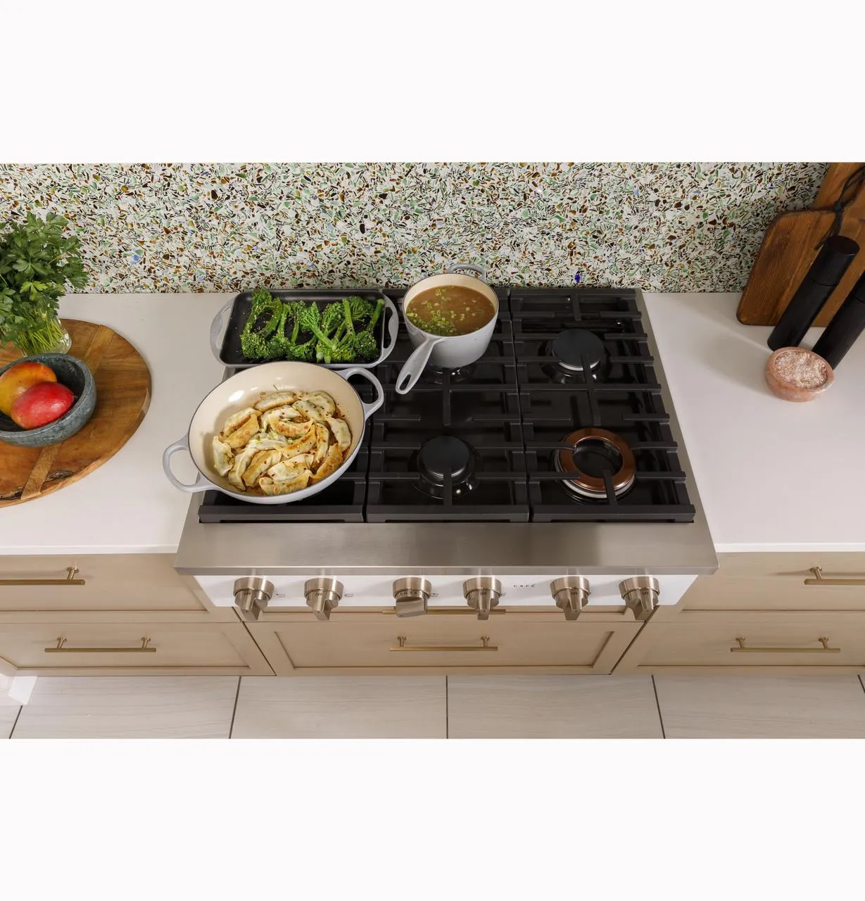 Cafe CGU366P4TW2 Caf(eback)™ 36" Commercial-Style Gas Rangetop with 6 Burners (Natural Gas)