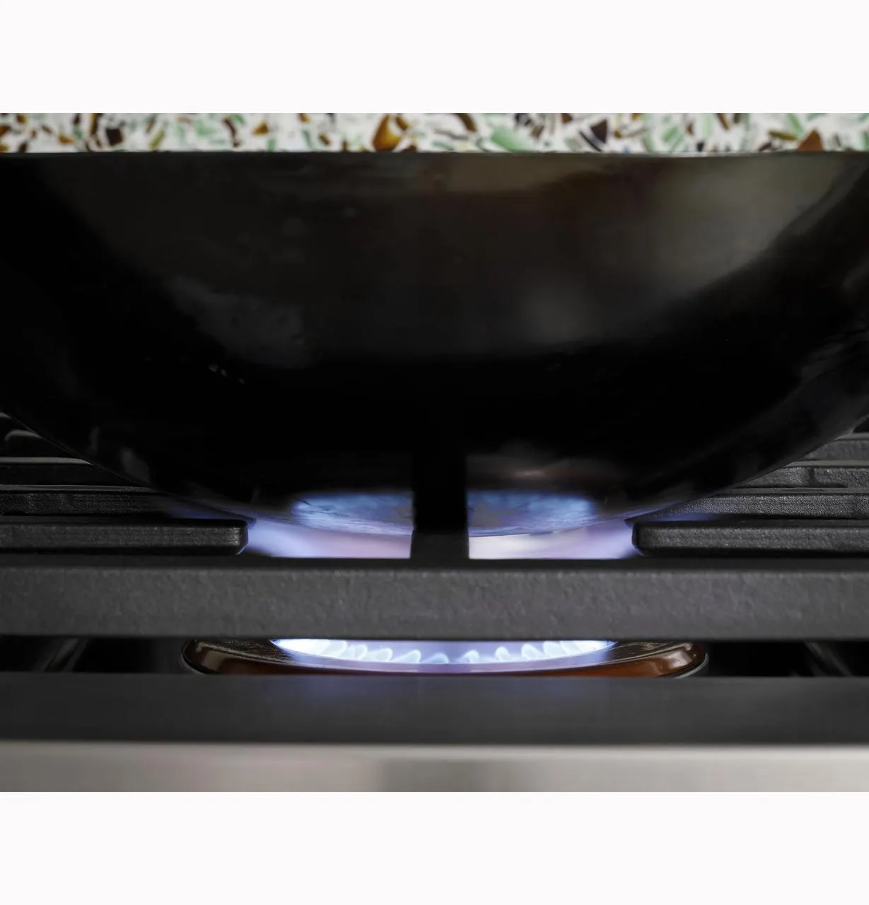 Cafe CGU486P2TS1 Caf(eback)™ 48" Commercial-Style Gas Rangetop with 6 Burners and Integrated Griddle (Natural Gas)