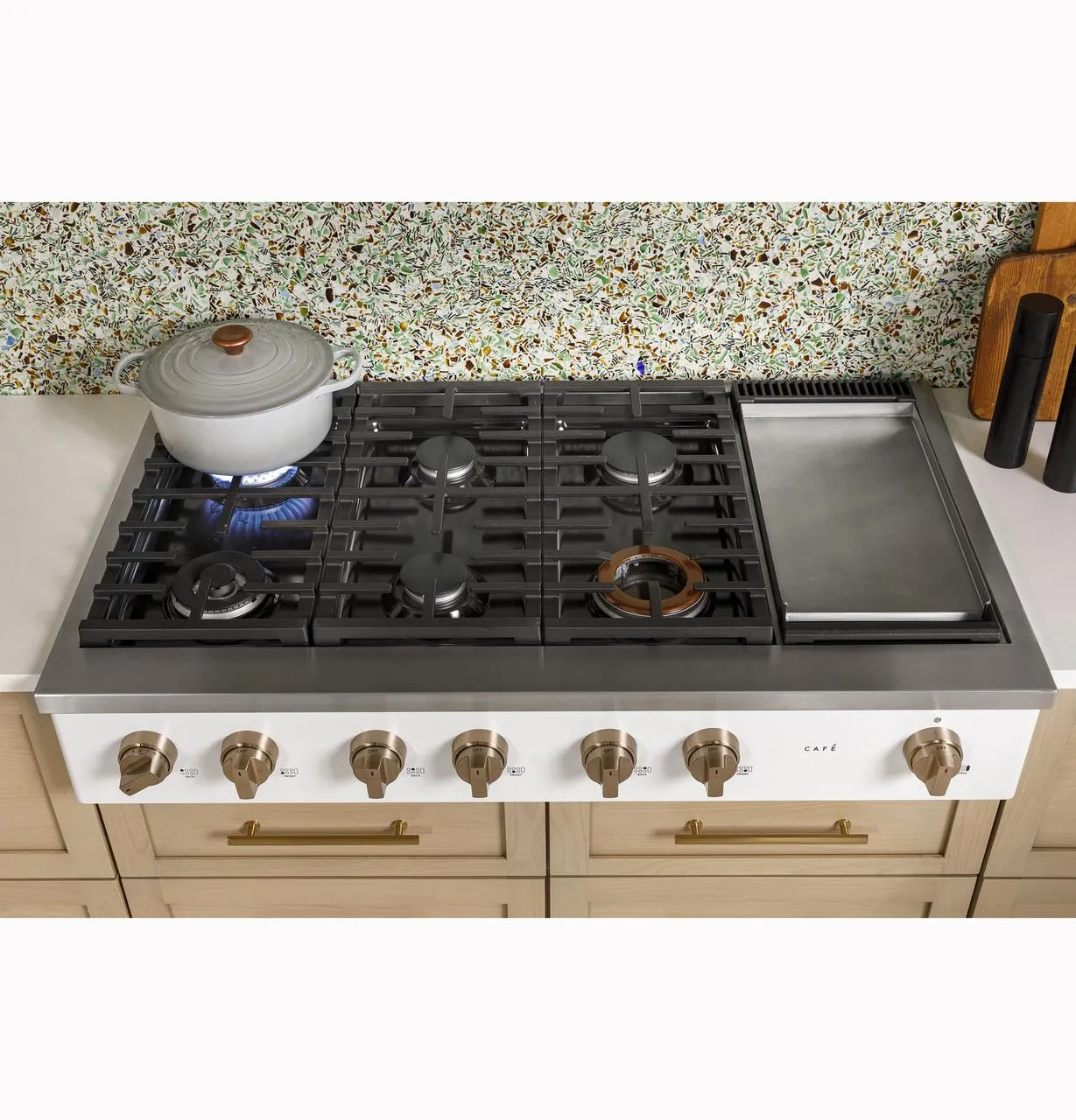 Cafe CGU486P2TS1 Caf(eback)™ 48" Commercial-Style Gas Rangetop with 6 Burners and Integrated Griddle (Natural Gas)