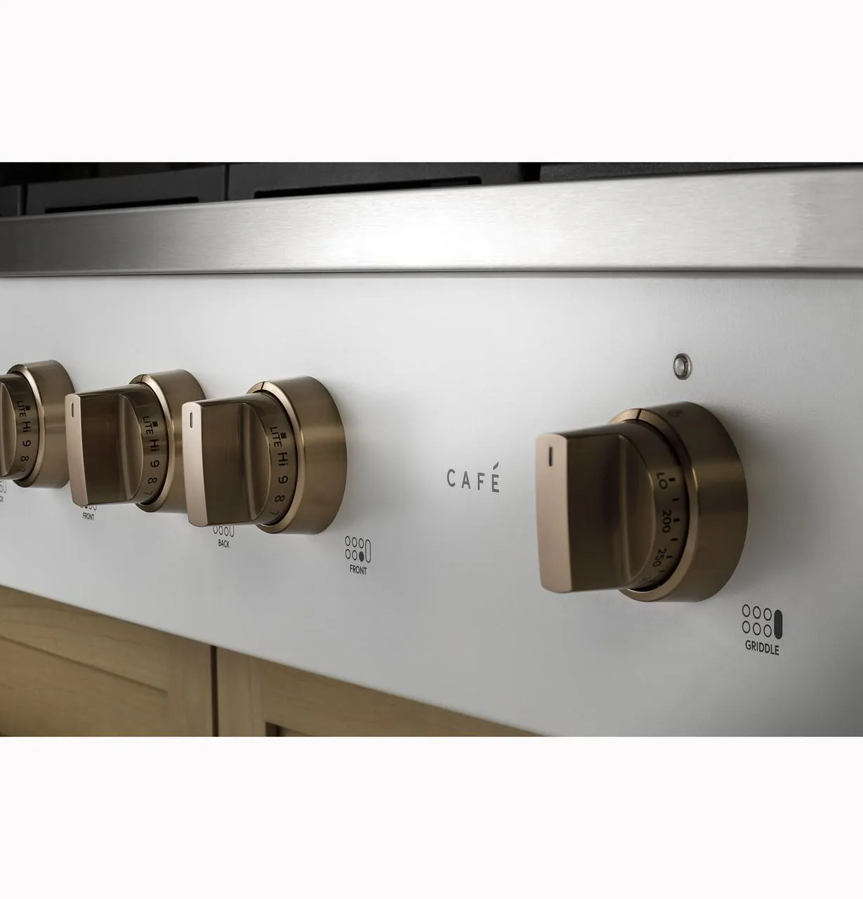 Cafe CGU486P2TS1 Caf(eback)™ 48" Commercial-Style Gas Rangetop with 6 Burners and Integrated Griddle (Natural Gas)