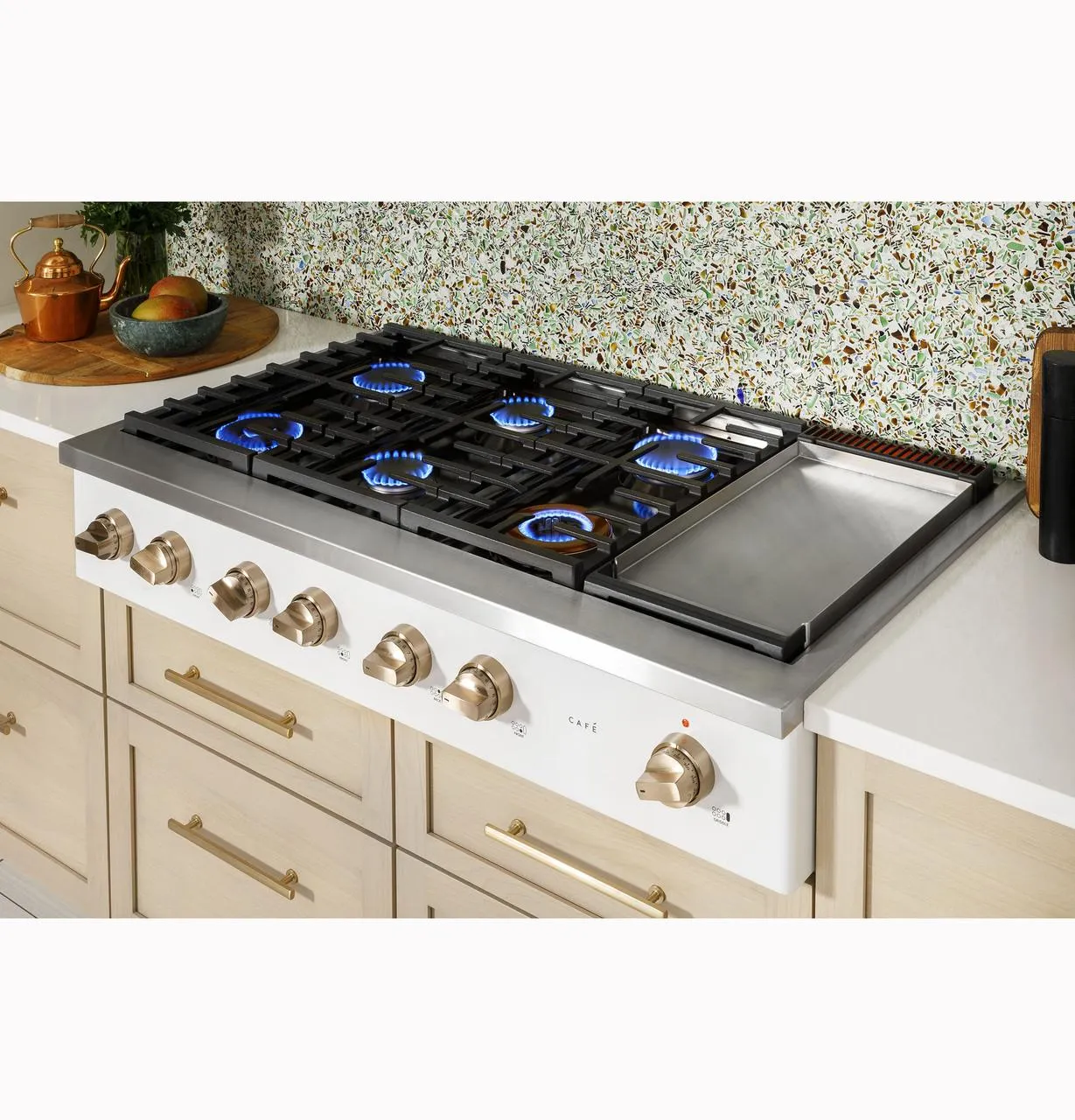 Cafe CGU486P2TS1 Caf(eback)™ 48" Commercial-Style Gas Rangetop with 6 Burners and Integrated Griddle (Natural Gas)