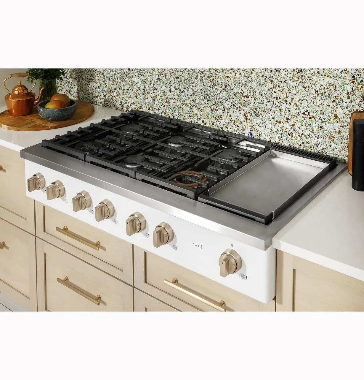 Cafe CGU486P3TD1 Caf(eback)™ 48" Commercial-Style Gas Rangetop with 6 Burners and Integrated Griddle (Natural Gas)