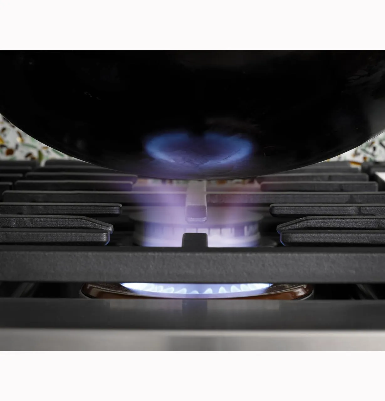 Cafe CGU486P4TW2 Caf(eback)™ 48" Commercial-Style Gas Rangetop with 6 Burners and Integrated Griddle (Natural Gas)