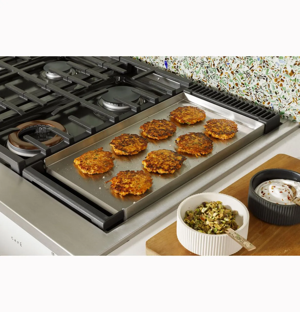 Cafe CGU486P4TW2 Caf(eback)™ 48" Commercial-Style Gas Rangetop with 6 Burners and Integrated Griddle (Natural Gas)