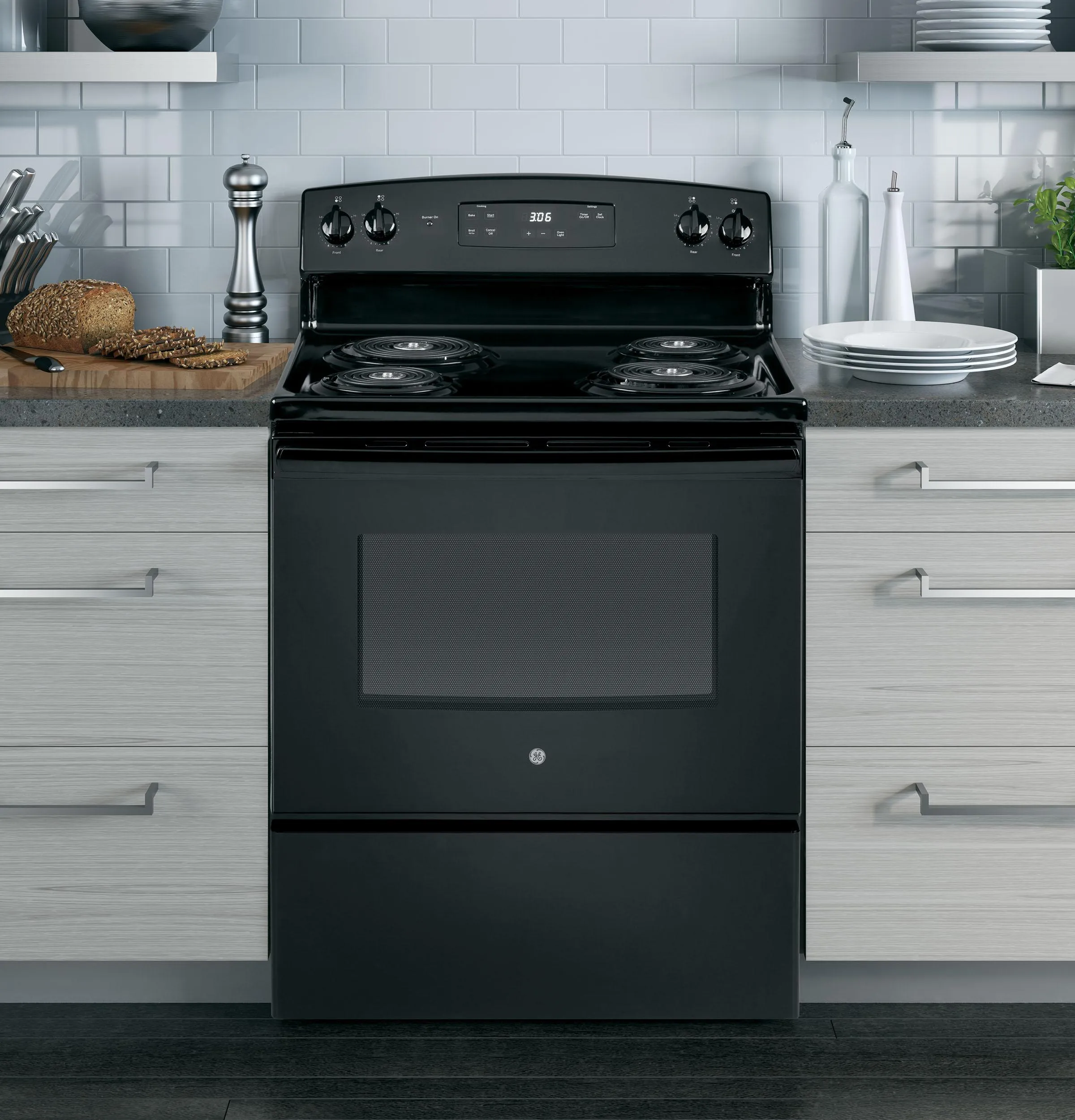 JBS360DMBB GE® ENERGY STAR® 30" Free-Standing Electric Range