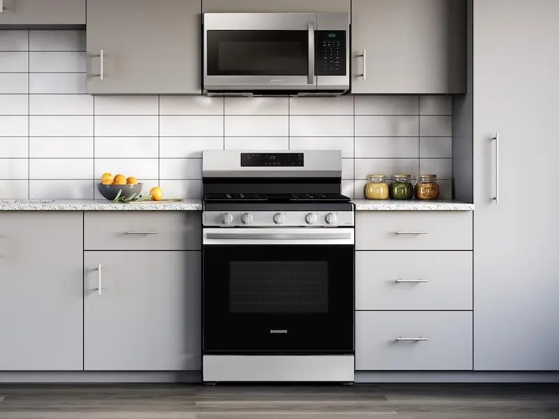 Samsung NX60A6111SS 6.0 cu. ft. Smart Freestanding Gas Range with Integrated Griddle in Stainless Steel